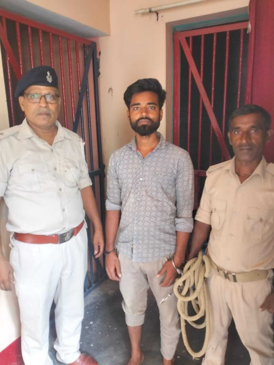 Samastipur News:बैट्री चोरी के आरोप में युवक गिरफ्तार