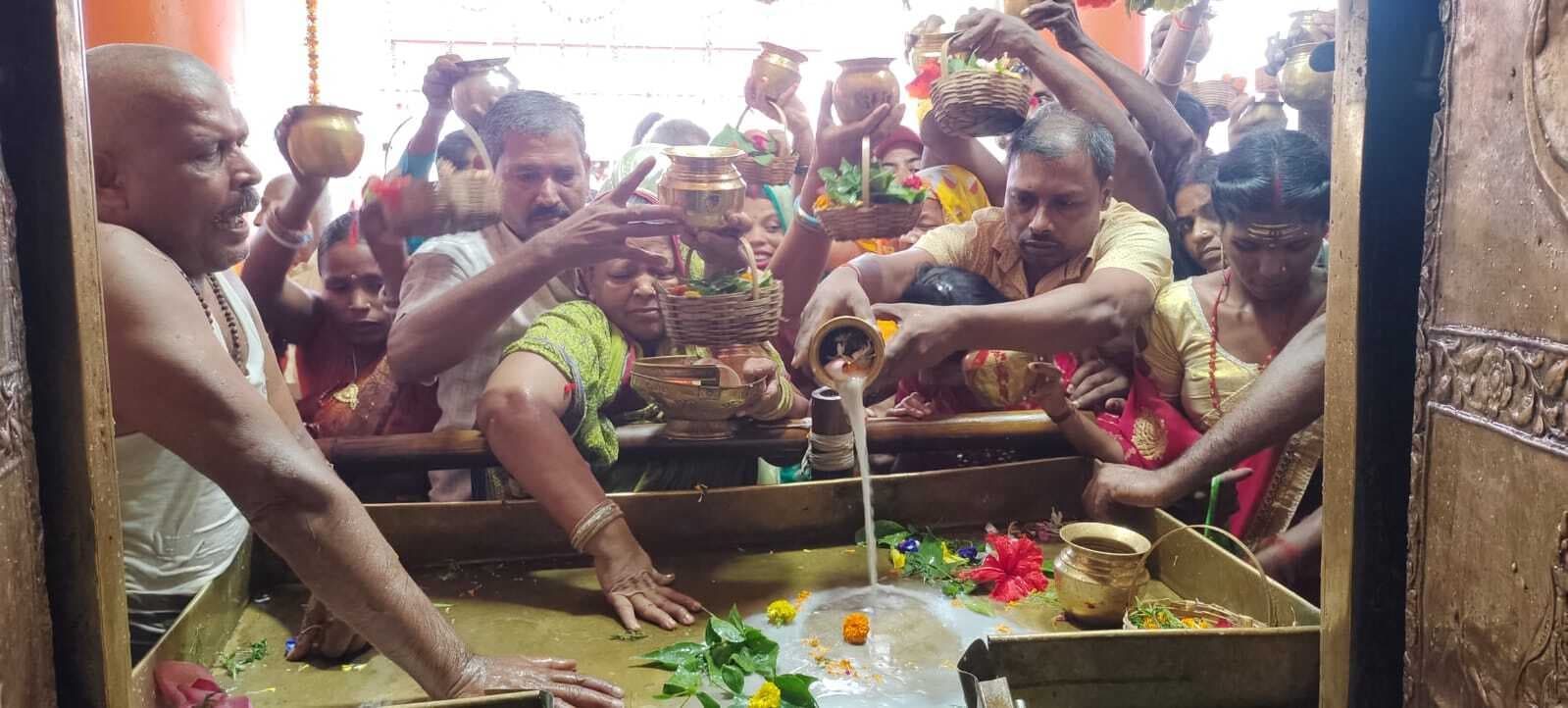 बाबा सिंहेश्वर नाथ मंदिर में लाखों श्रद्धालुओं के पहुंचने की संभावना, रविवार शाम से पहुंचने लगे श्रद्धालु