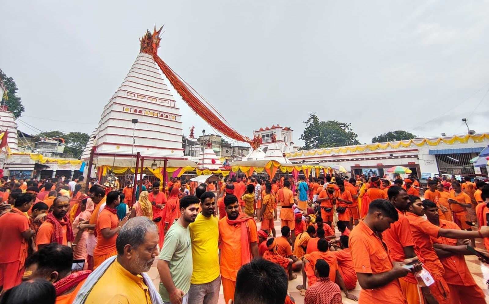 लीड : बोल बम के जयघोष से गूंज रही बाबा नगरी