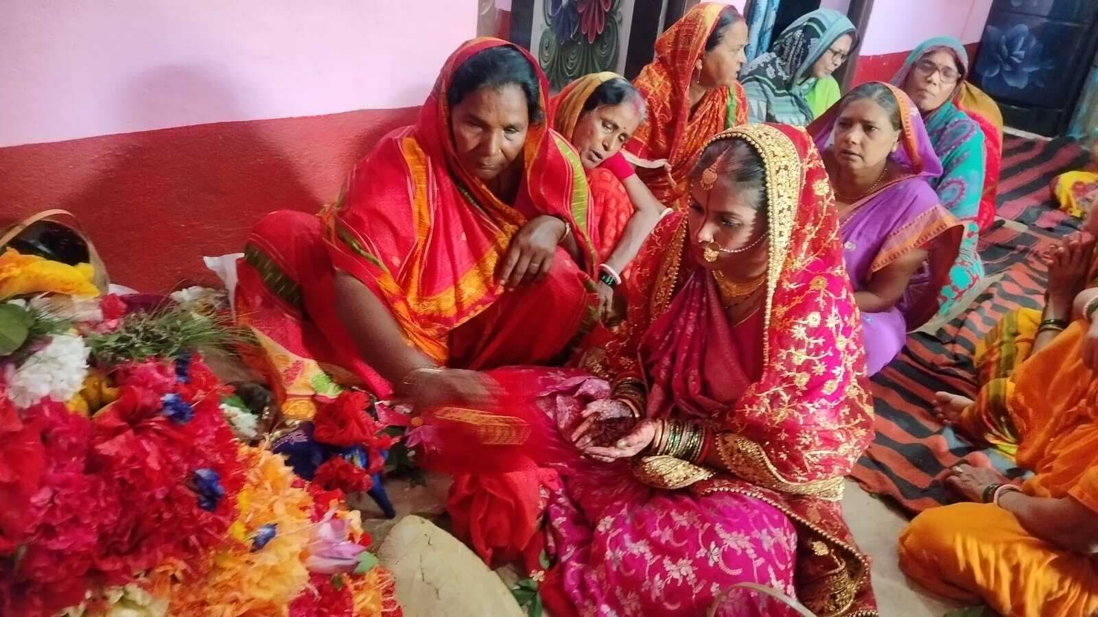 शिव व मां गौरी की कथा से गूंज रहे घर-आंगन