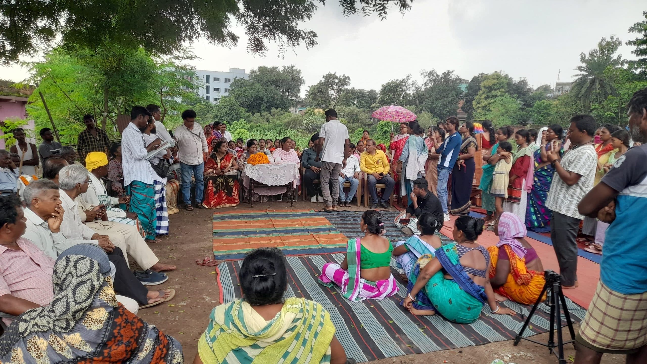 Jamshedpur news. एक ही स्थल पर दो-दो ग्रामसभा, विवाद होने से फिर लटका पंचायत भवन निर्माण का मामला