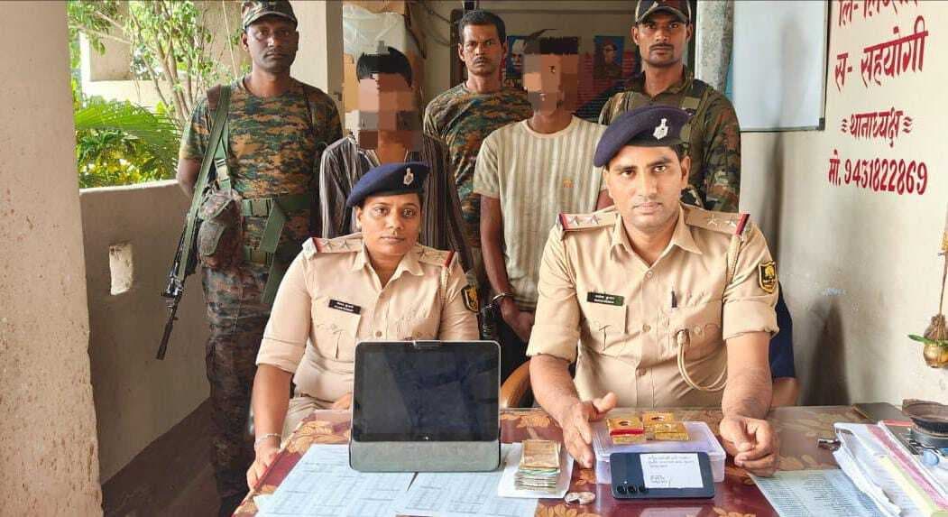 hajipur news. बाइक के शोरूम से हुई चोरी का पुलिस ने किया खुलासा, पूर्व के दो कर्मियों ने ही घटना को दिया था अंजमा, धराये