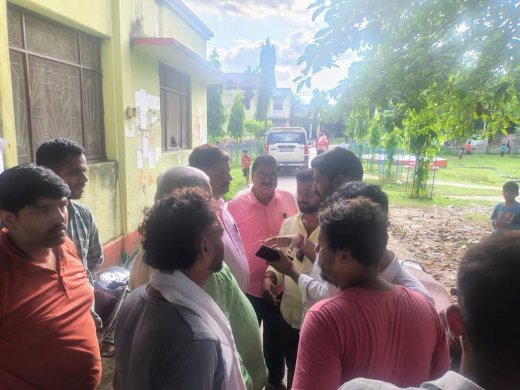 डीएस कॉलेज में नामांकन के दौरान थम नहीं रहा हो हल्ला