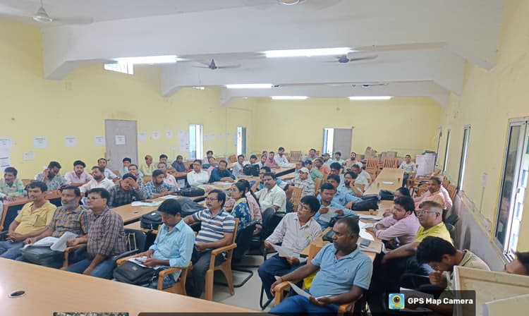 विशेष गहन पुनरीक्षण के दौरान मतदाता से जरूर संपर्क करें: डीएम