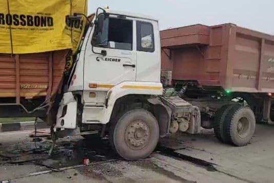 तीन ट्रकों की आपसी भिड़ंत में यूपी निवासी एक ट्रक चालक की मौत