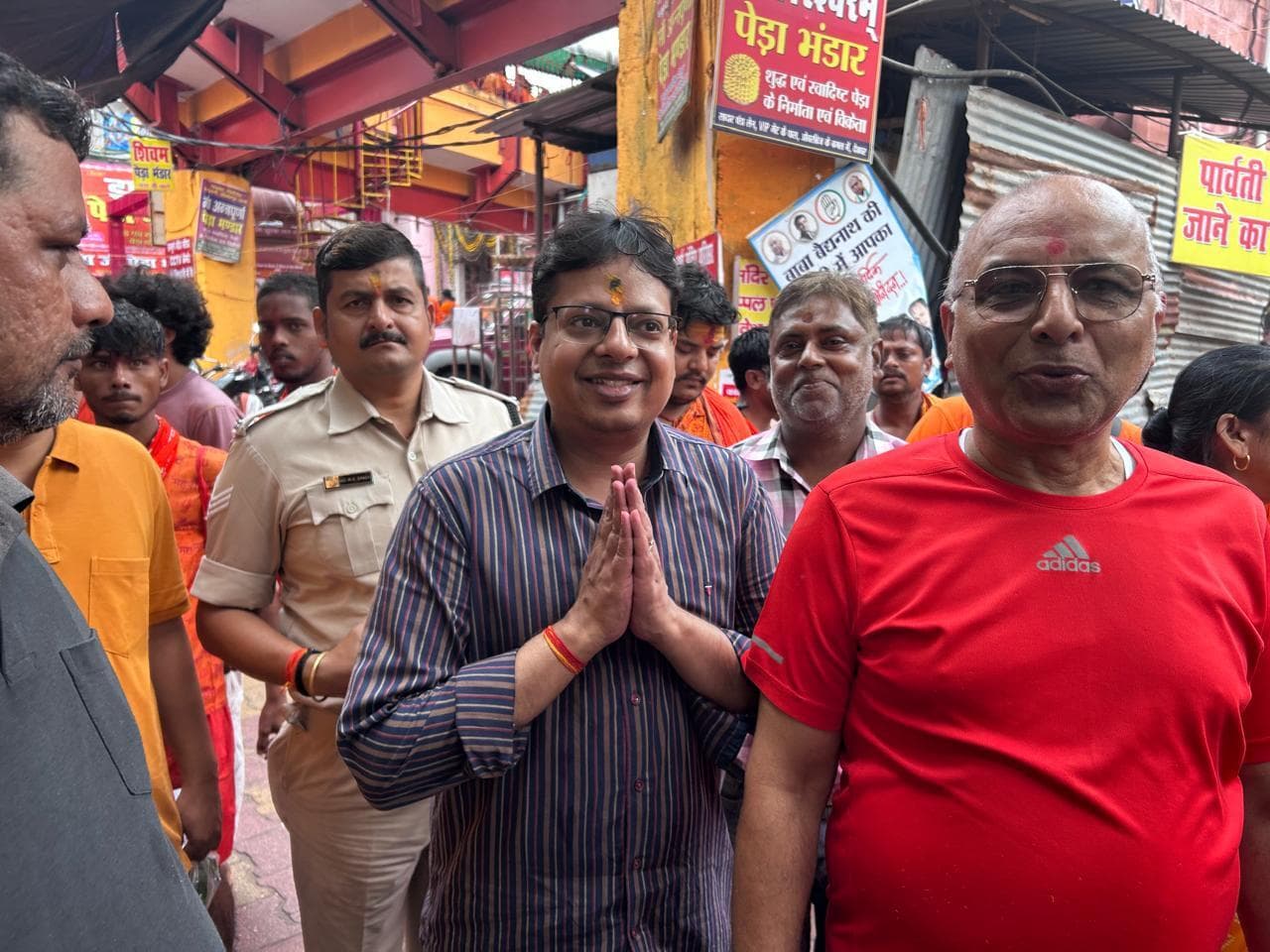 Deoghar News : खनन निदेशक राहुल सिन्हा पहुंचे बाबा मंदिर, ढ़ाई घंटे कतार में रहकर किया अरघा से जलार्पण