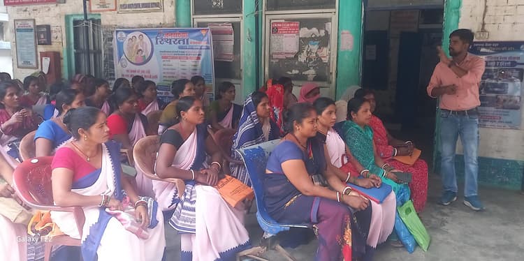 आशा व फैसिलिटेटरों को दिया गया प्रशिक्षण