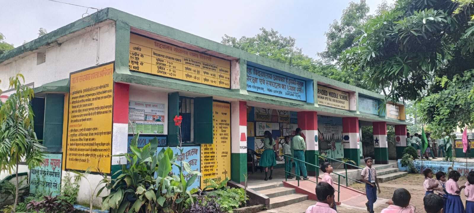 तीन पारा शिक्षकों के भरोसे है कक्षा आठ तक की पढ़ाई