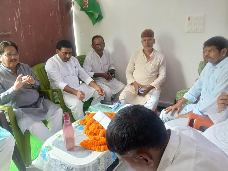 राजद की बैठक में पार्टी को मजबूत करने पर चर्चा