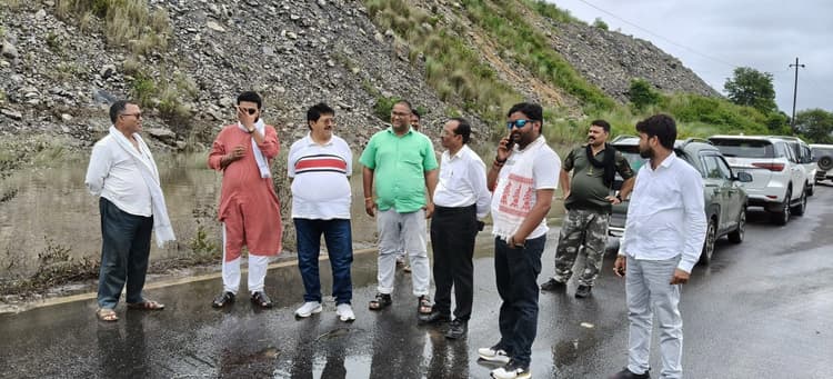 कोयला ढुलाई कोलियरी जीएम के कारण बंद है : विधायक