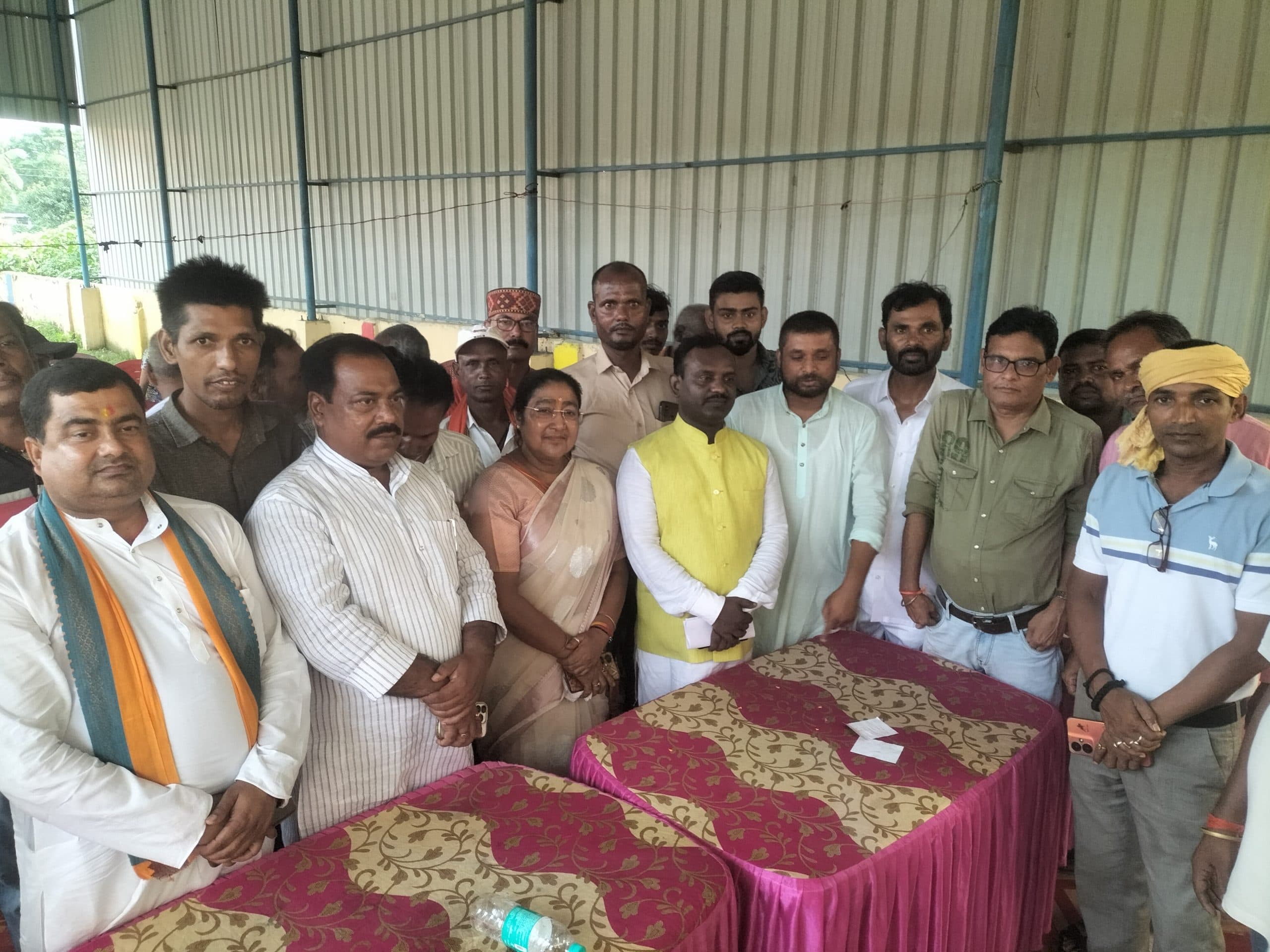 नरपतगंज में डॉ सुग्रीव का किया स्वागत