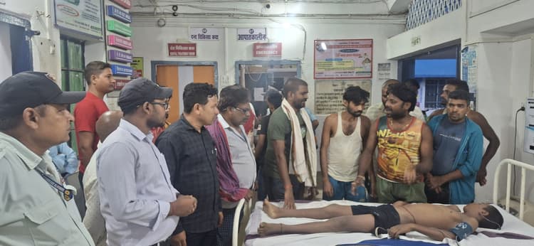 बीरमां घाट पर अवैध बालू खनन से बने गड्ढे में डूबने से किशोर की मौत, परिजनों में मचा कोहराम