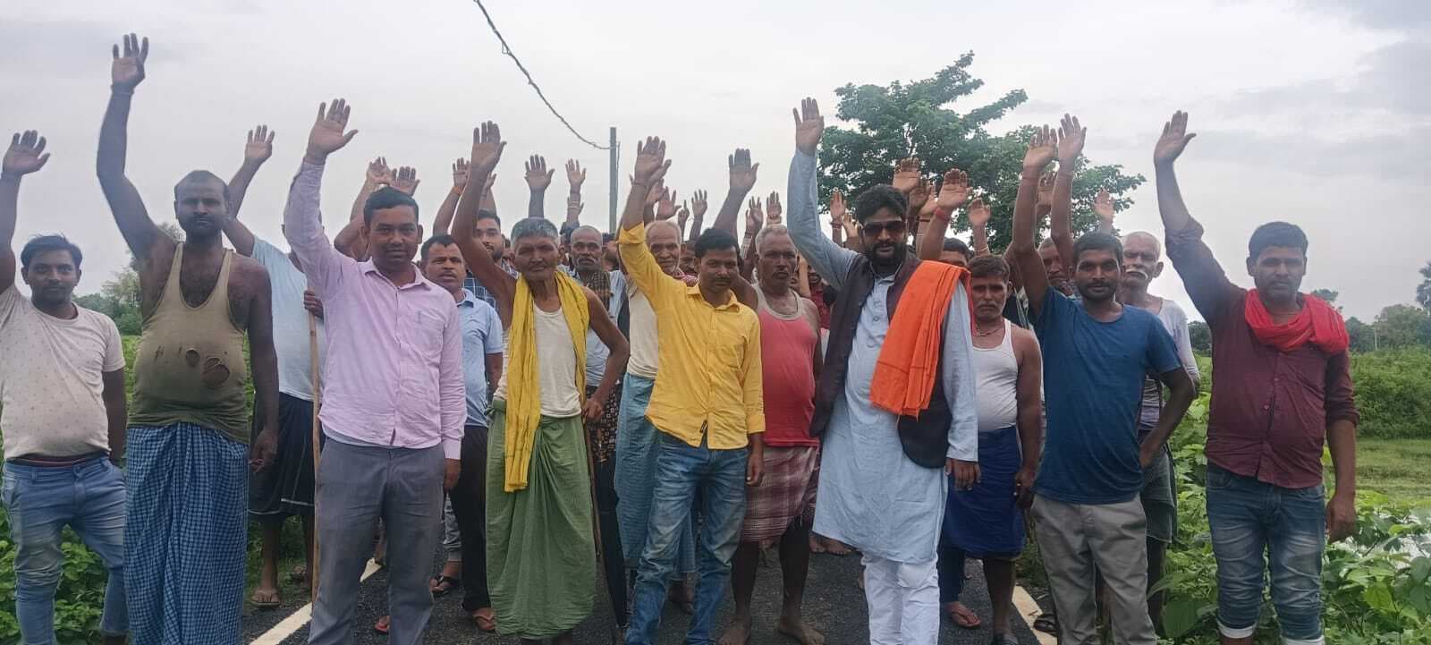 ग्रामीणों ने  की रेलवे लाइन के ओवर ब्रिज बनवाने की मांग