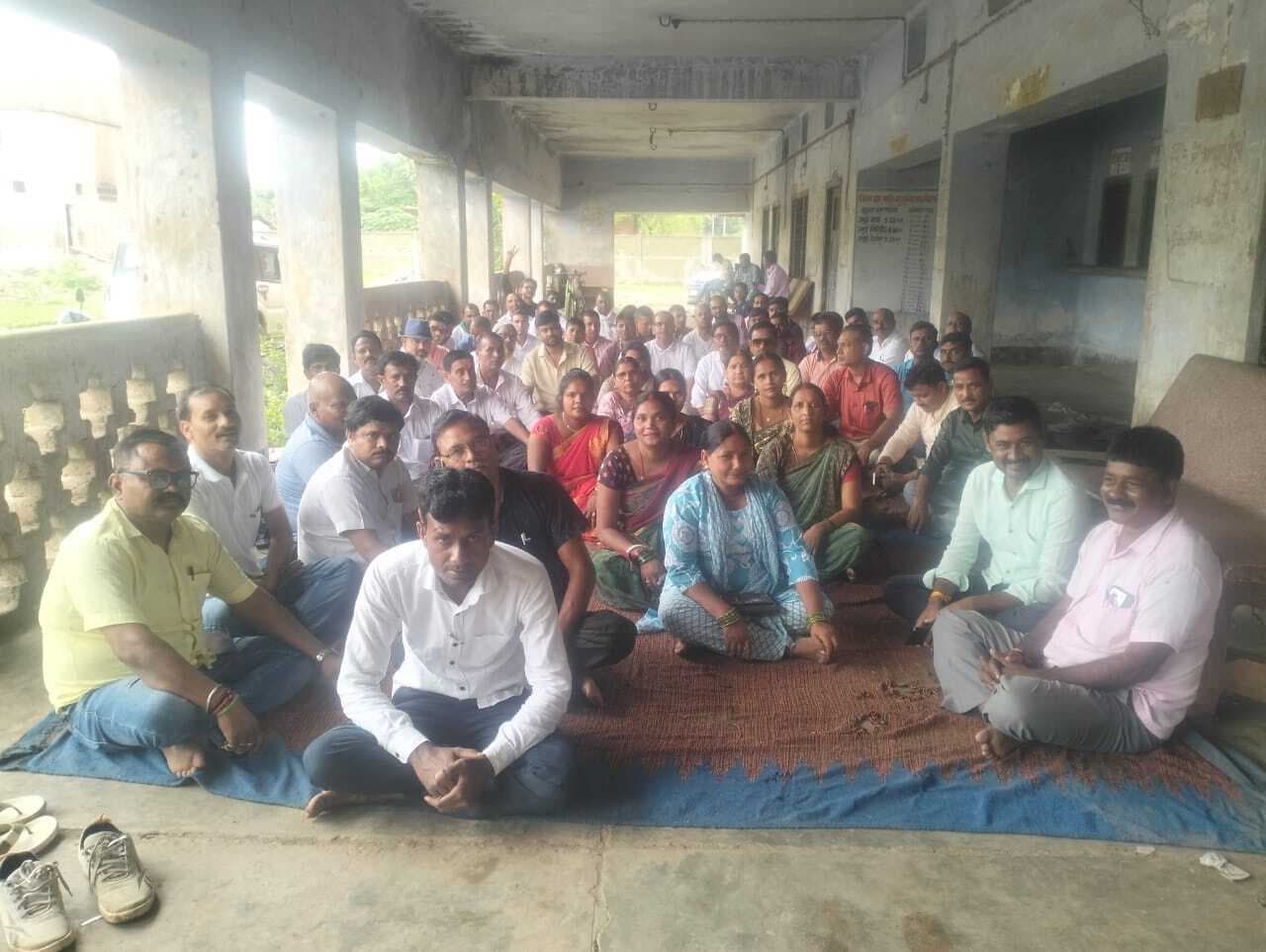 पुरानी पेंशन की मांग को लेकर शिक्षकों ने की चर्चा