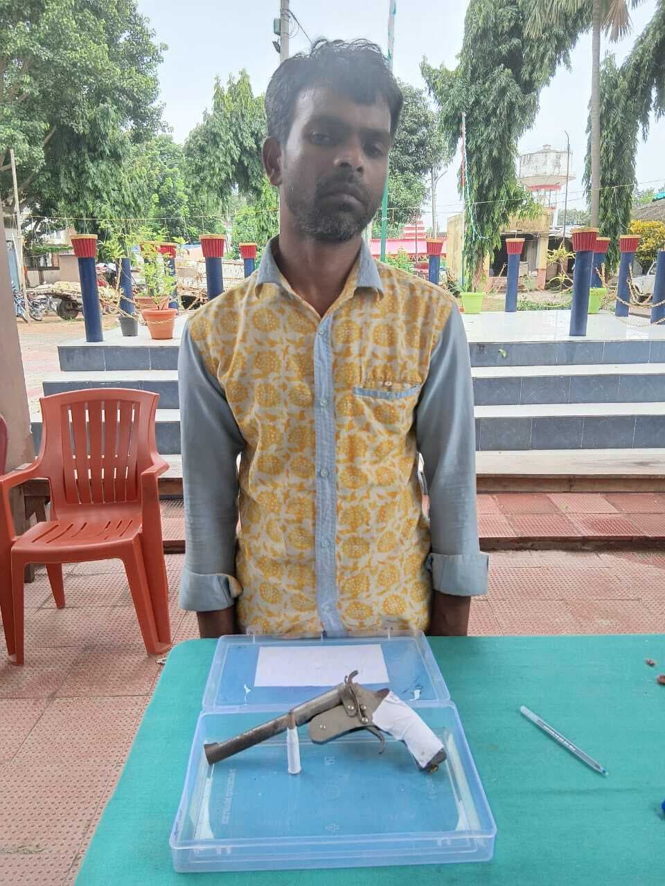 लोडेड कट्टा के साथ आरोपित गिरफ्तार