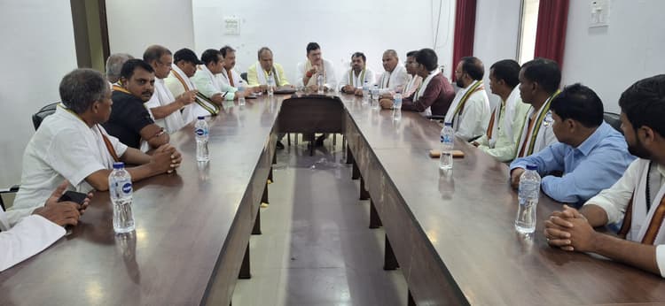 दो दिनों के अंदर मतदाता पुनरीक्षण कार्य करें संपन्न : विधान पार्षद