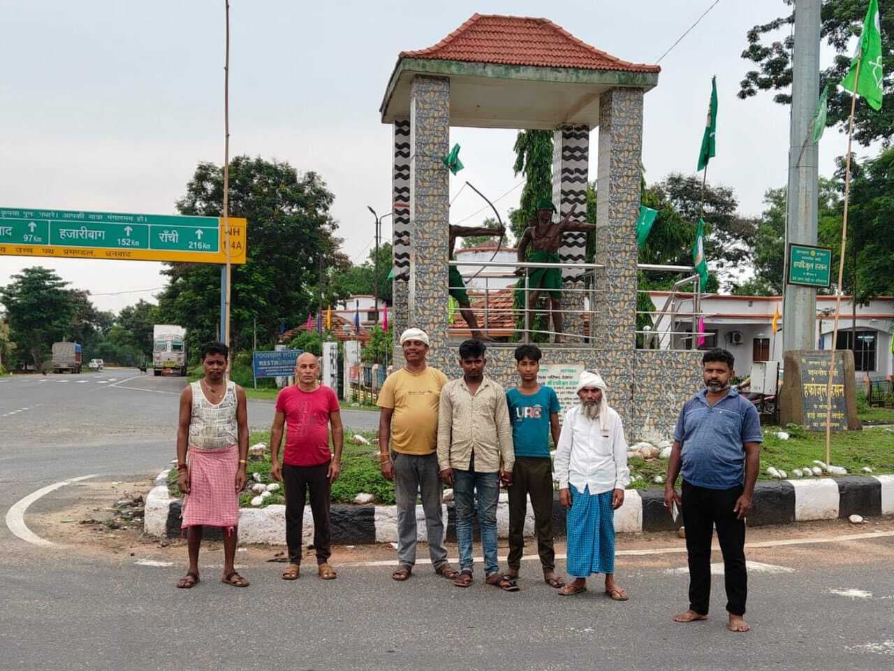 भिरखीबाद चौक पर मास्क लाइट ठीक कराने की मांग की