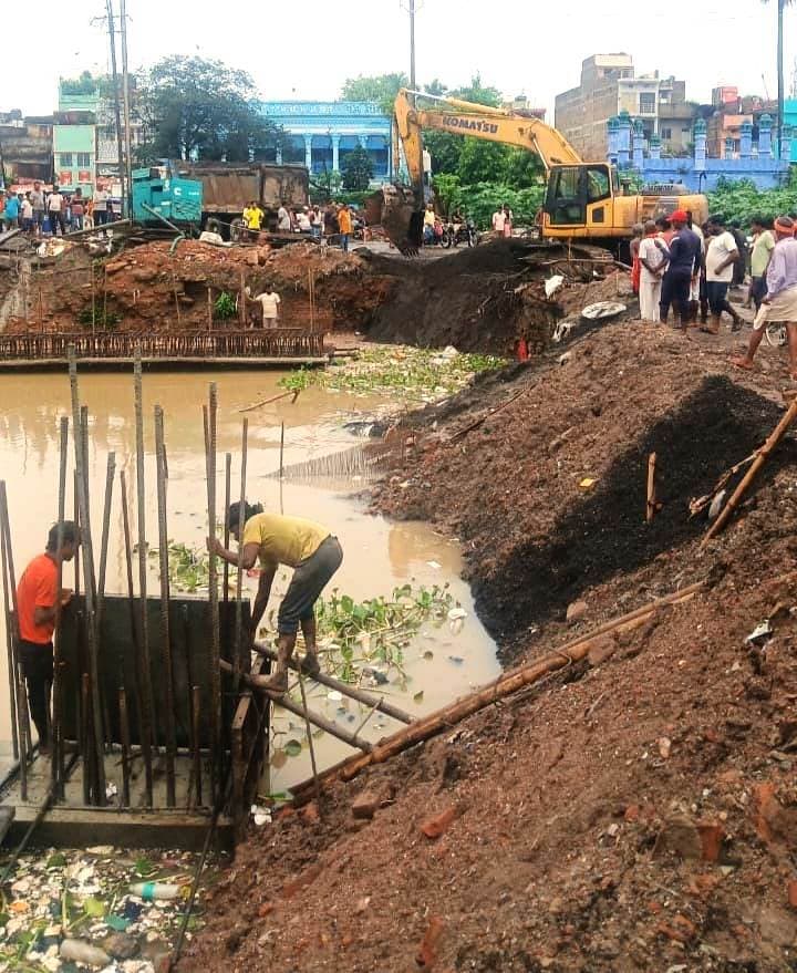 निर्माणाधीन पुल का डायवर्सन धंसा, मुंगेर-बरियारपुर एनएच का संपर्क भंग