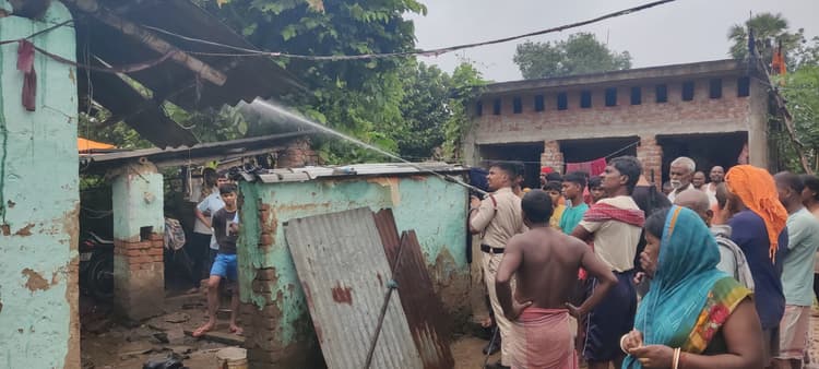 गैस सिलिंडर ब्लास्ट, बाल-बाल बची गृहिणी