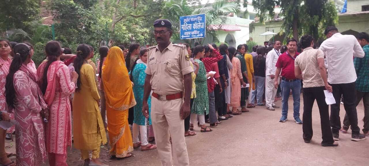 Kaimur News : 2028 अभ्यर्थी हुए शामिल, 1146 ने छोड़ी परीक्षा