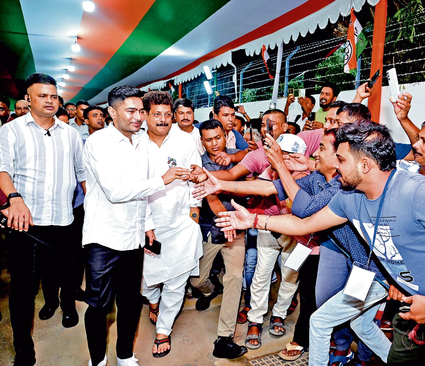 गीतांजलि स्टेडियम पहुंचे अभिषेक बनर्जी, समर्थकों के ठहरने व भोजन की व्यवस्था की जानकारी ली