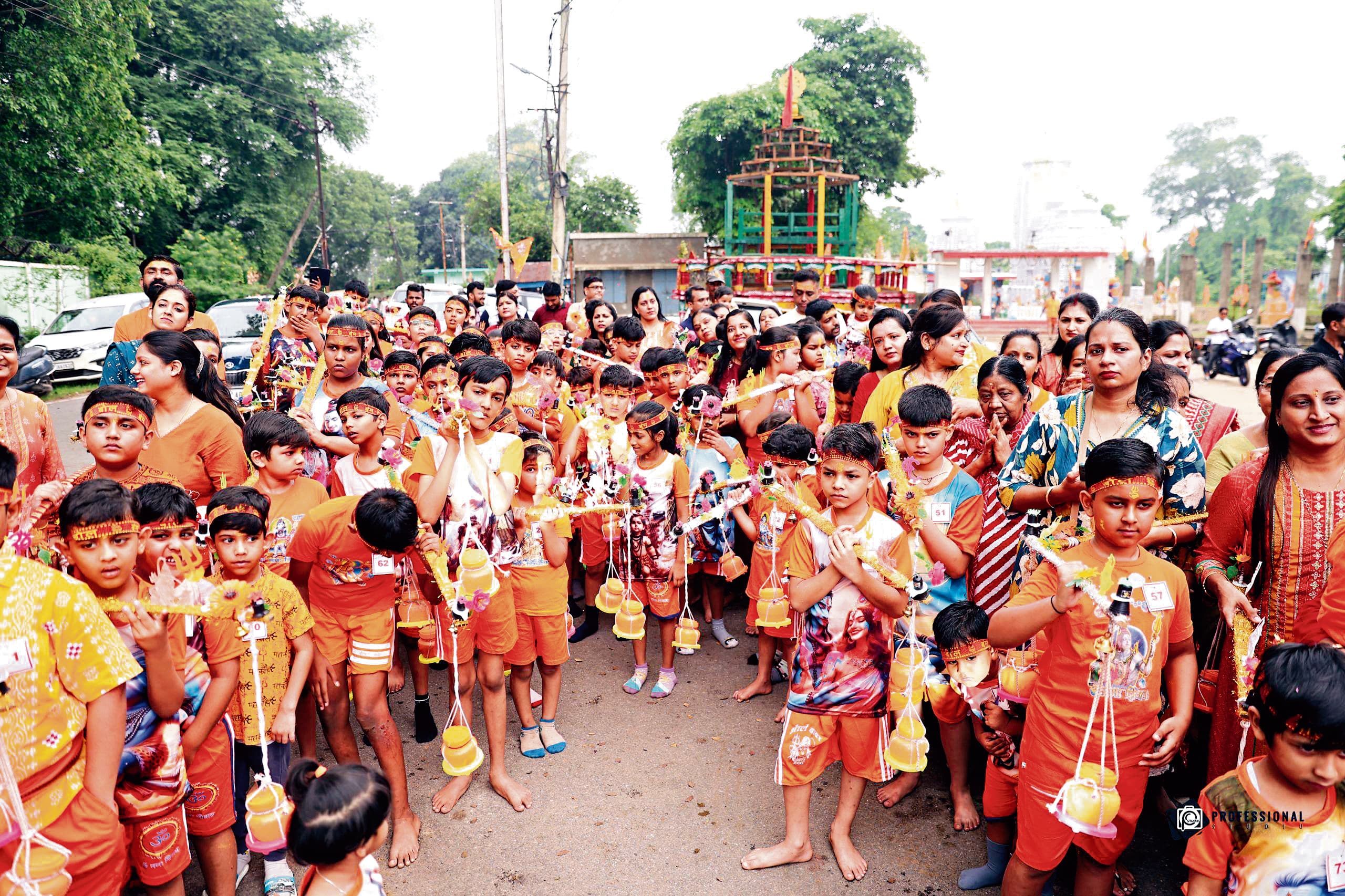 Rourkela News: नन्हे कांवरियों ने जगन्नाथ मंदिर के शिवालय में किया जलाभिषेक