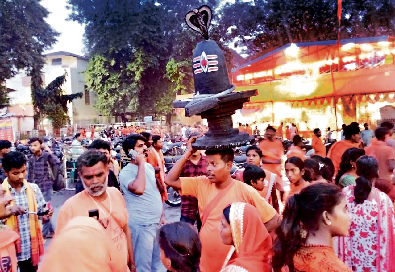 Rourkela News: कांवरियों की टोली घोघड़ धाम रवाना, बोल बम के गूंजे नारे