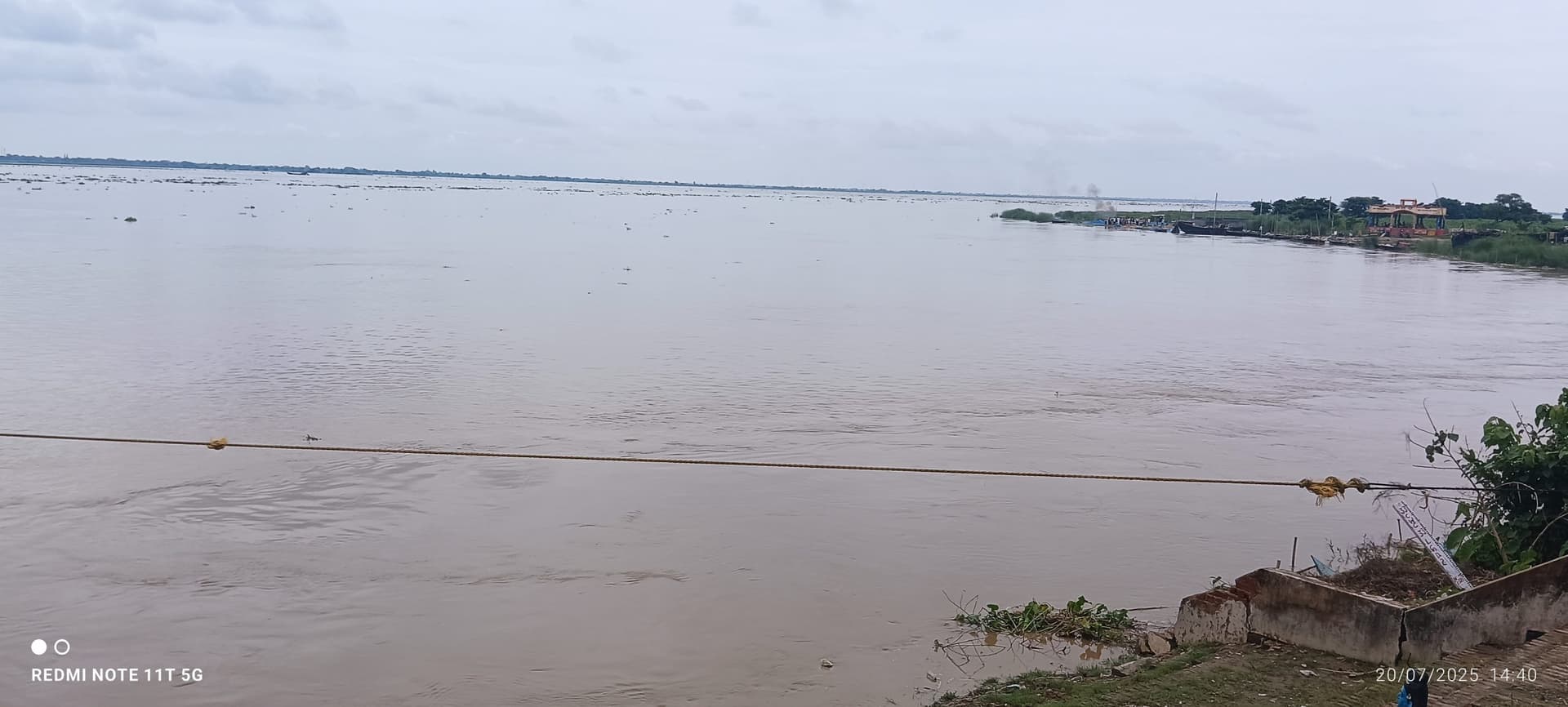 Bhagalpur news खतरे का निशान पार कर तबाही मचाने को मचल रही गंगा