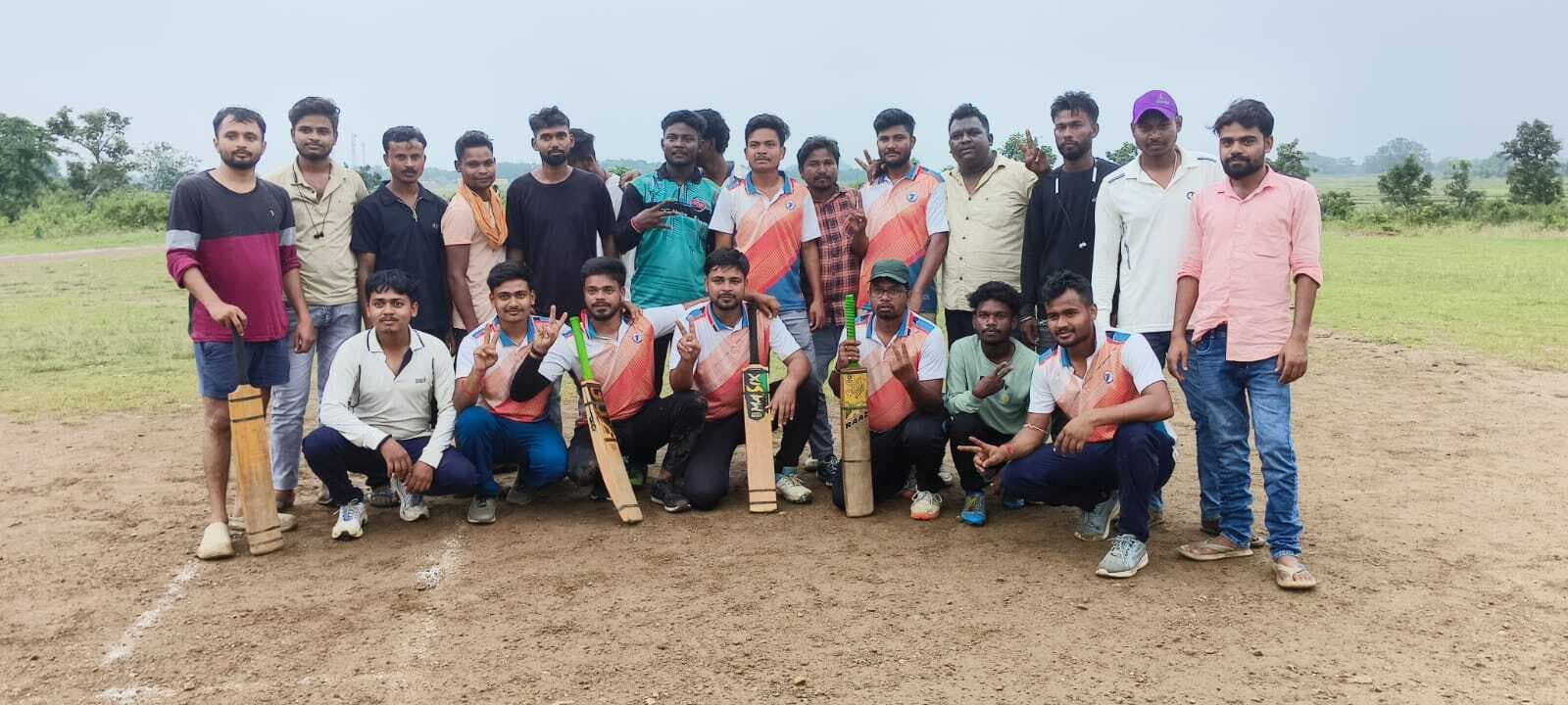 East Singhbhum News : कीतापाठ को तीन रन से हराकर बाबू इलेवन चैंपियन