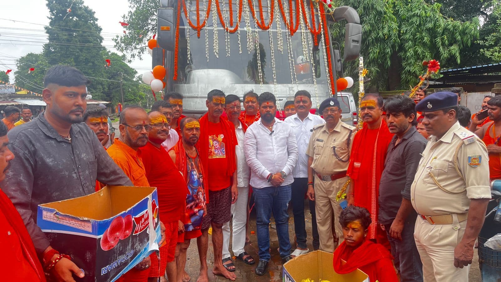 Dhanbad News: सिंदरी से कांवरियों का जत्था रवाना