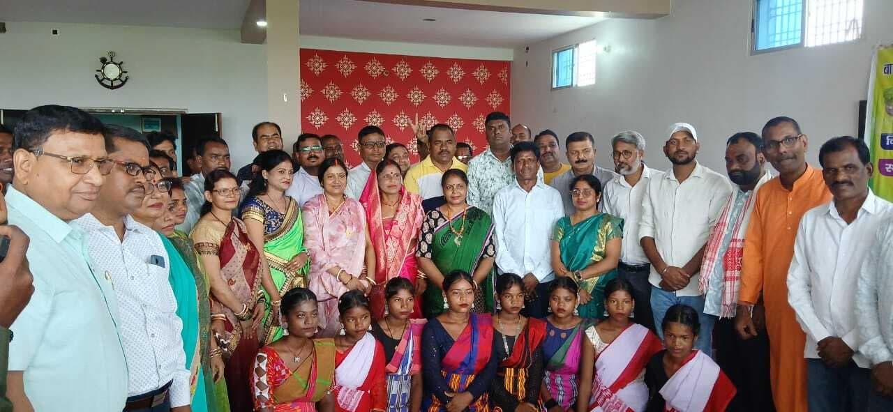 Dhanbad News: प्रखंड स्तरीय करम महोत्सव को लेकर बाघमारा में बैठक