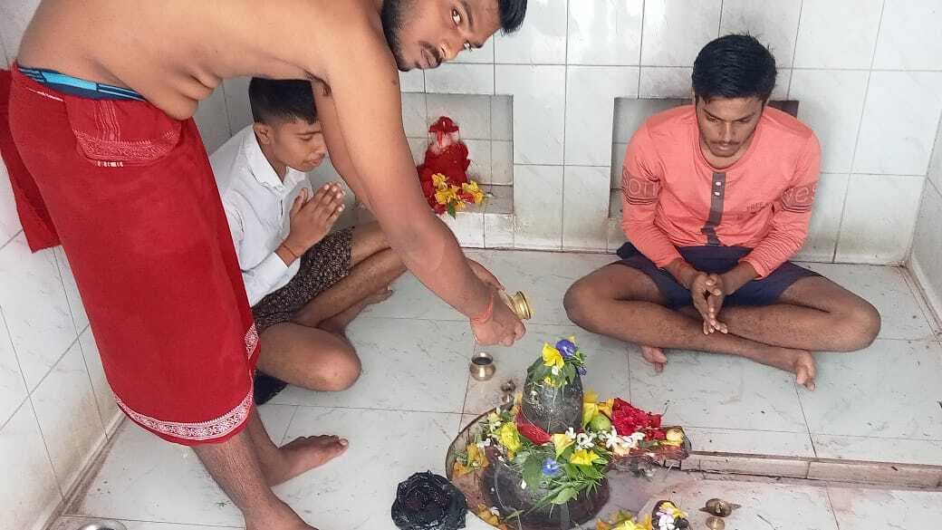 सावन की दूसरी सोमवारी को श्रद्धालुओं ने किया जलाभिषेक