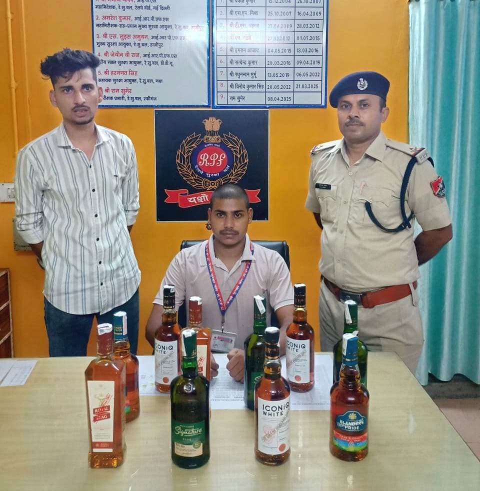 अंग्रेजी शराब के साथ नवादा का धंधेबाज चढ़ा रेलवे पुलिस के हत्थे