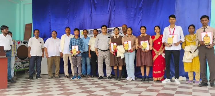 मेधा सम्मान समारोह में प्रज्ञा निकेतन के छात्र-छात्राएं सम्मानित