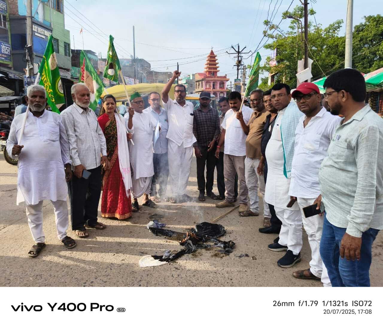 Madhubani : राजद के किसान प्रकोष्ठ के कार्यकर्ताओं ने किया पुतला दहन