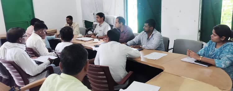 विशेष गहन पुनरीक्षण का कार्य समया अवधि के अंदर पूरा करें : एसडीएम