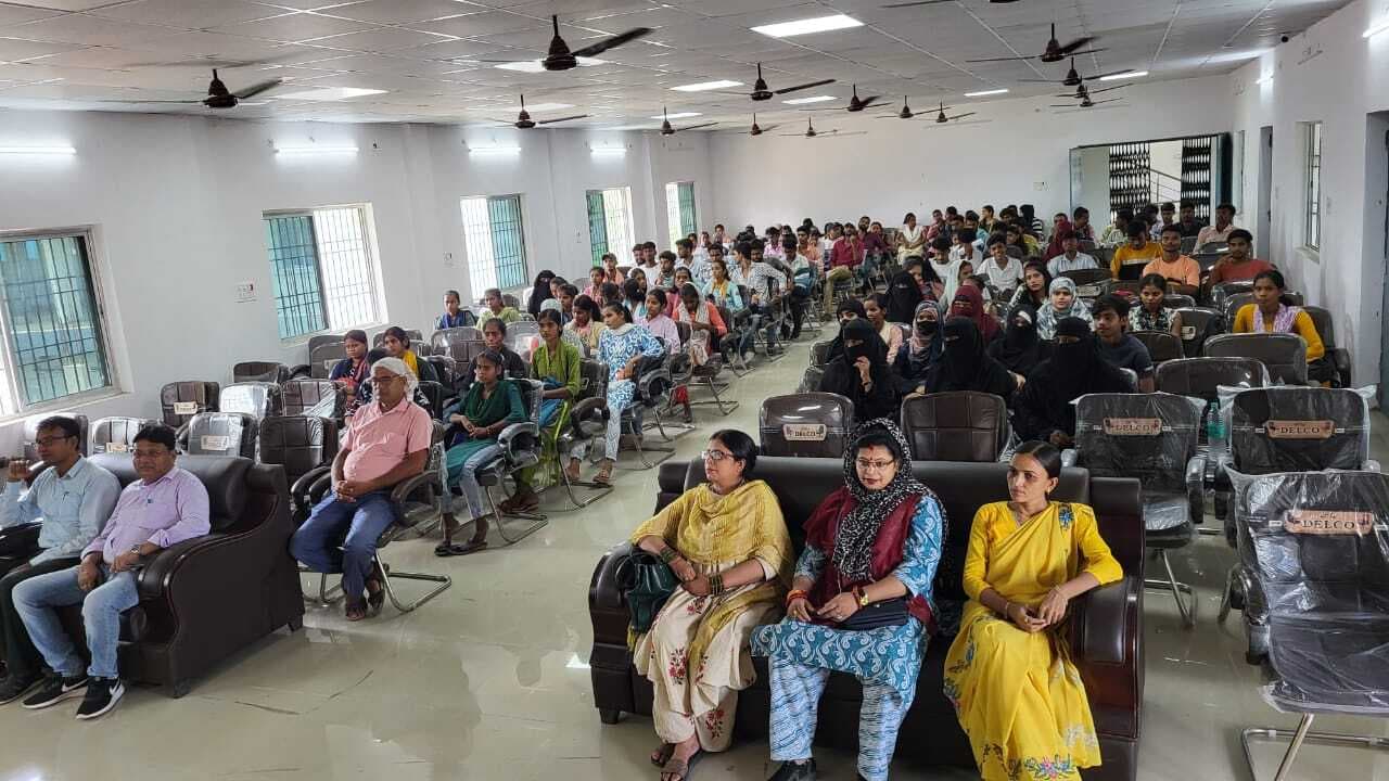 Samastipur News:एलकेवीडी कॉलेज में नव नामांकित छात्रों का किया गया अभिप्रेरण
