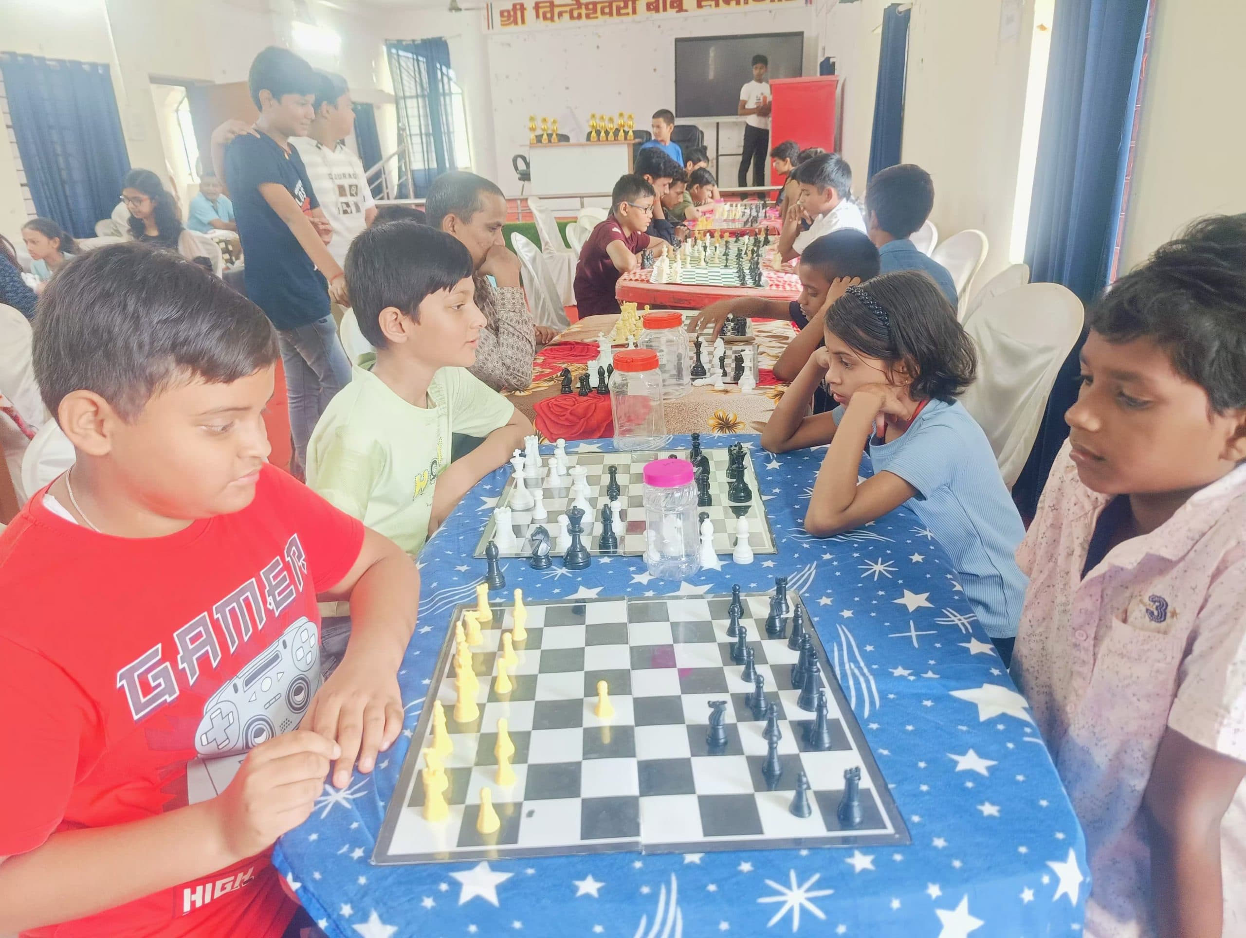 शतरंज प्रतियोगिता. बालक वर्ग में संगम एवं बालिका वर्ग में संजना प्रथम