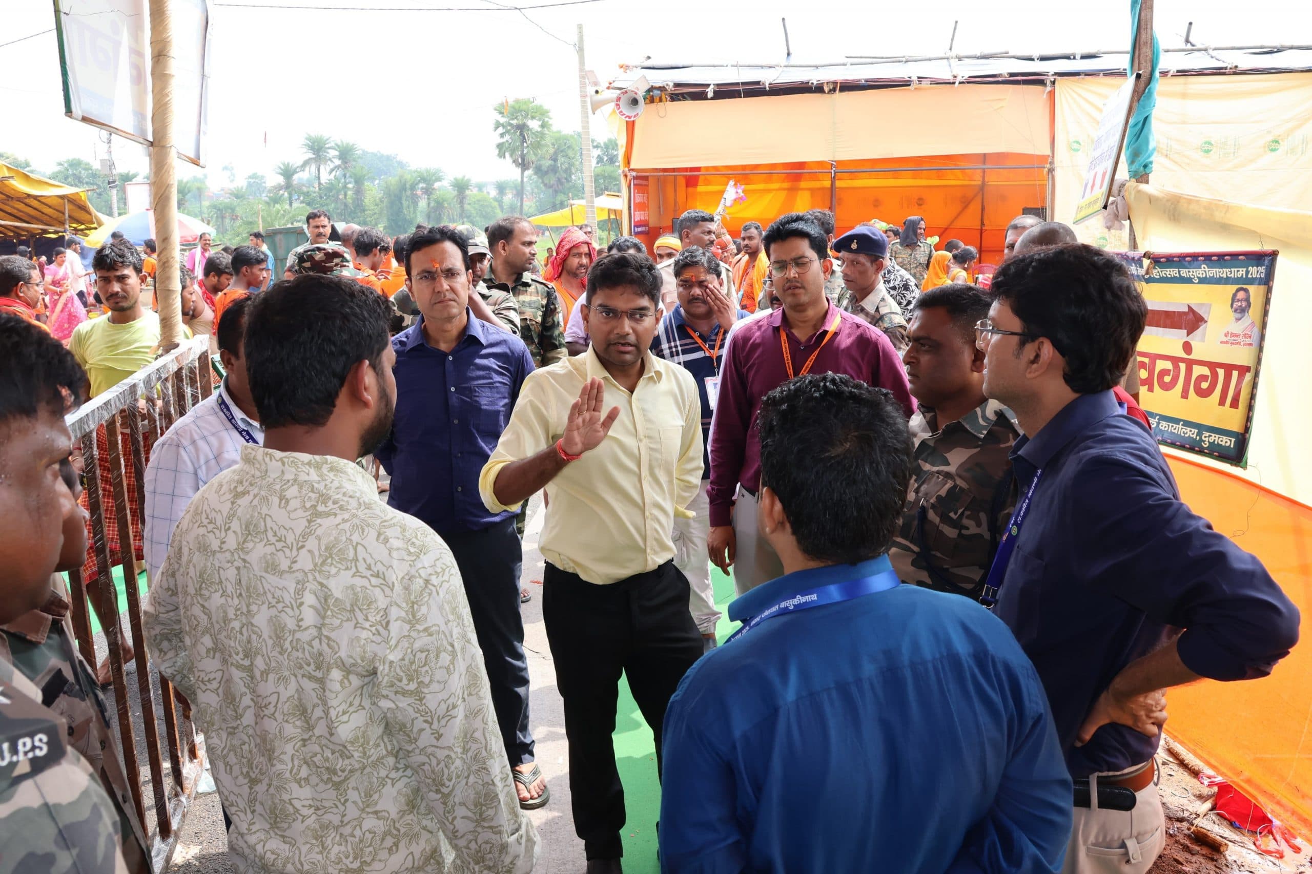 डीसी व एसपी ने खुद संभाली मंदिर की व्यवस्था की कमान