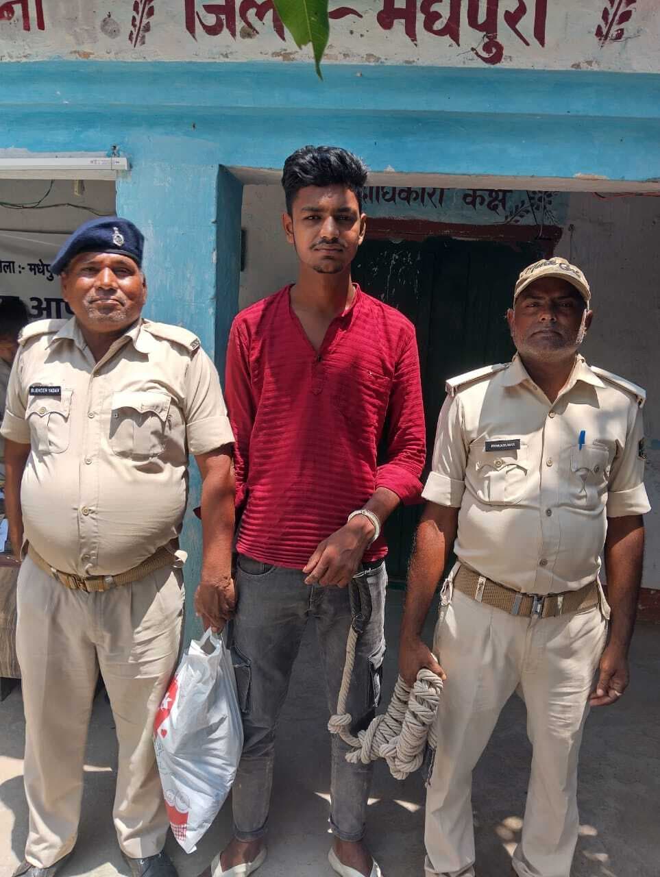 परमानंदपुर थाना पुलिस की बड़ी कार्रवाई, स्मैक कारोबारी को किया गिरफ्तार