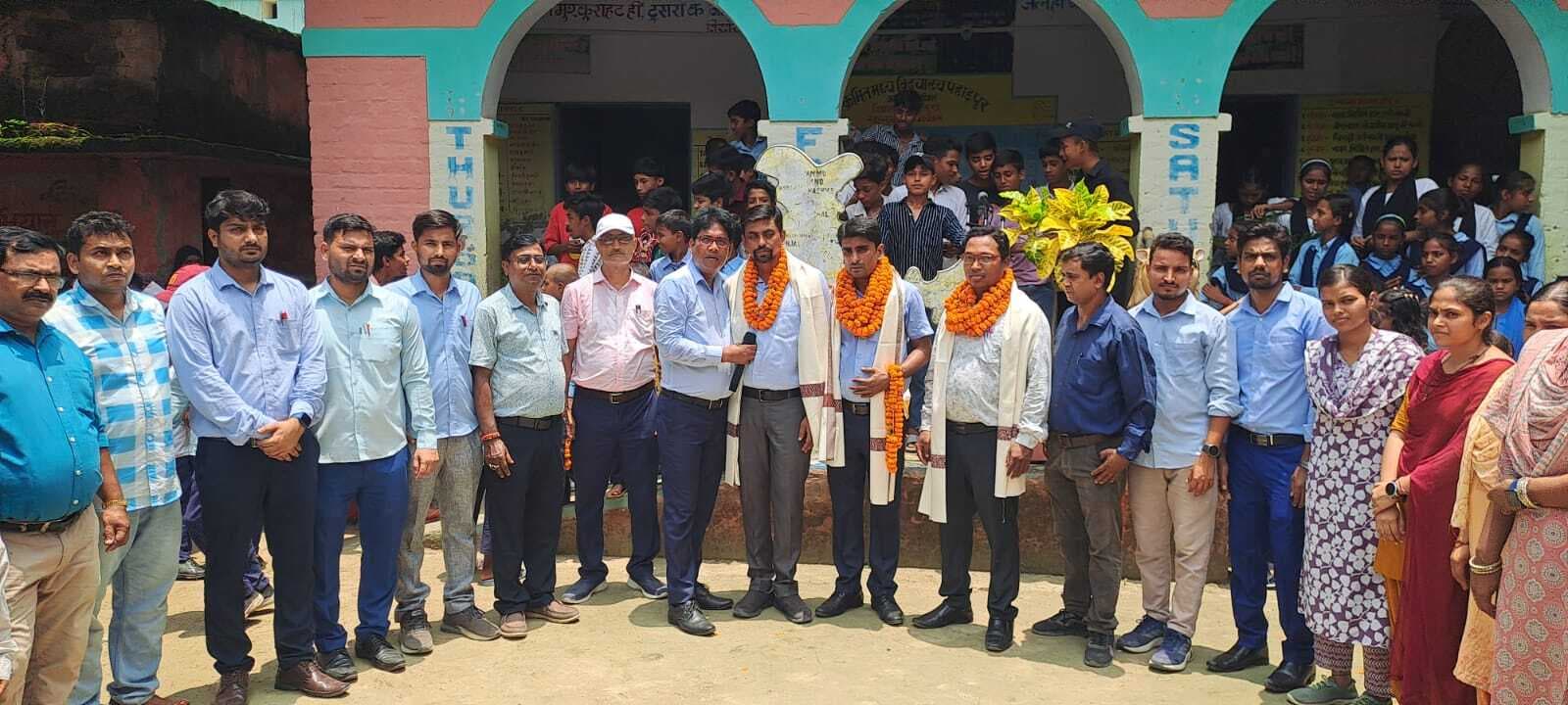 चार शिक्षकों को समारोह में दी गयी विदाई