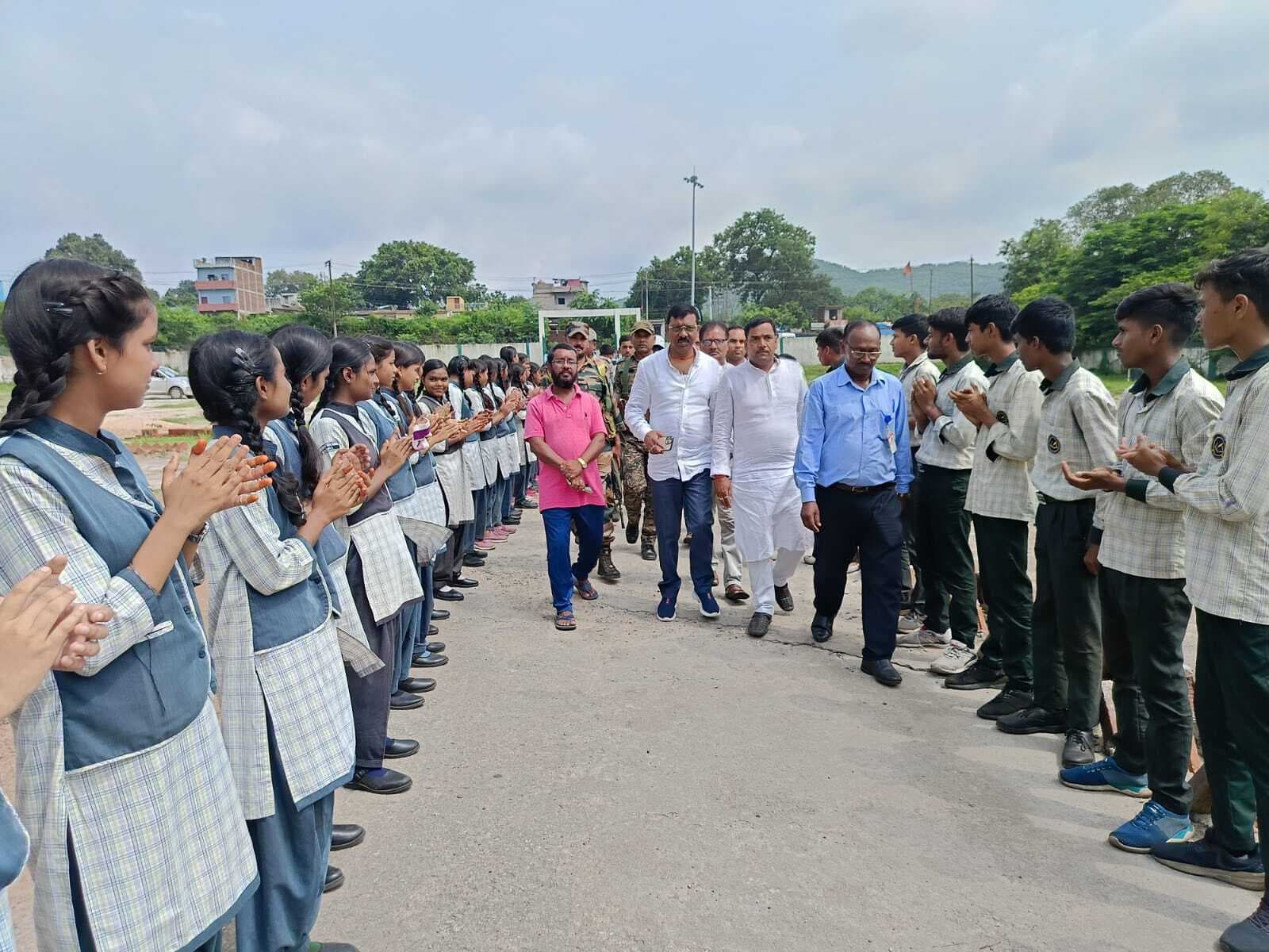 शिक्षिका का स्थानांतरण रुकवाने पर विधायक का आभार जताया