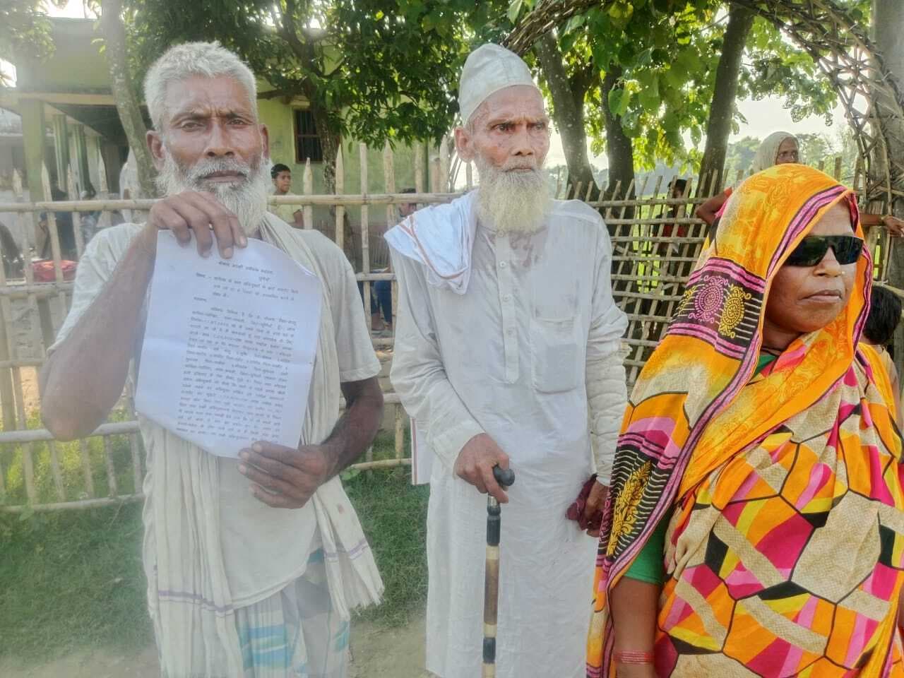 मारपीट व लूटपाट को लेकर एसपी को दिया आवेदन