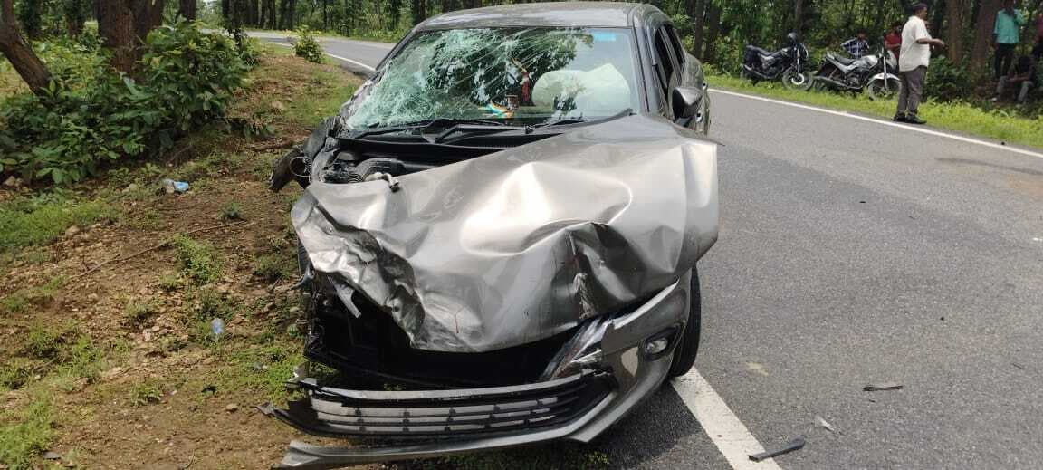 टर्बो ट्रक व बोलेनो कार में भिड़ंत, एक की स्थिति गंभीर