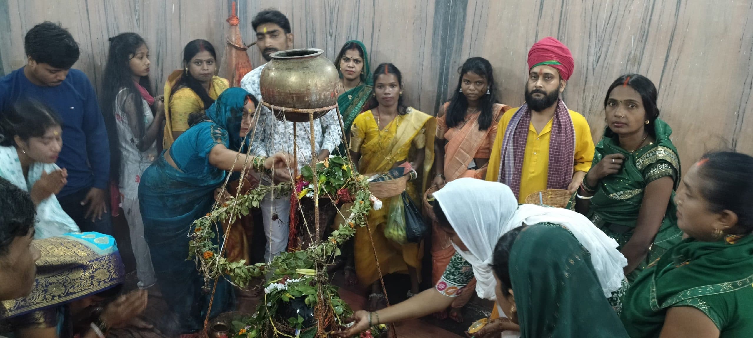 हर-हर महादेव के जयघोष से गूंजा खलारी का पहाड़ी मंदिर