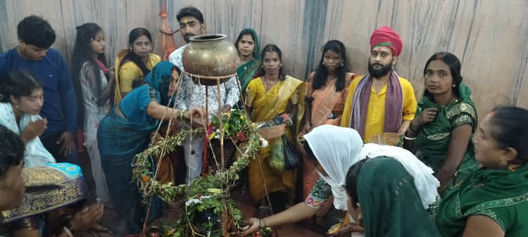 हर-हर महादेव के जयघोष से गूंजा खलारी का पहाड़ी मंदिर