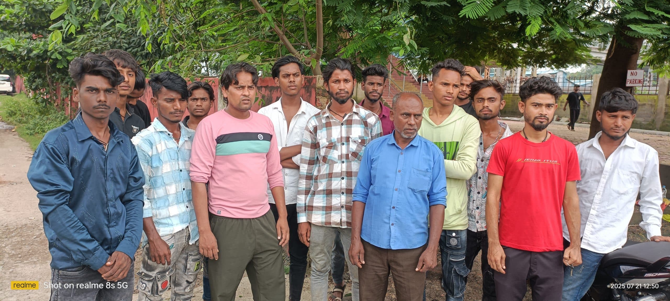 Dhanbad News : गोमो में तीन दिनों में भी नहीं मिला तत्काल टिकट, हंगामा