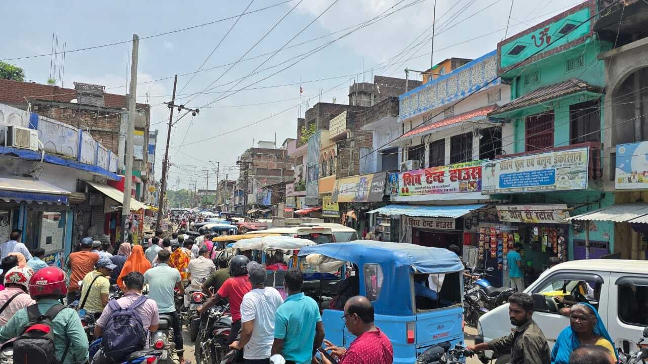 भीषण जाम से 40 मिनट तक थम गया पूर्वी फाटक का इलाका