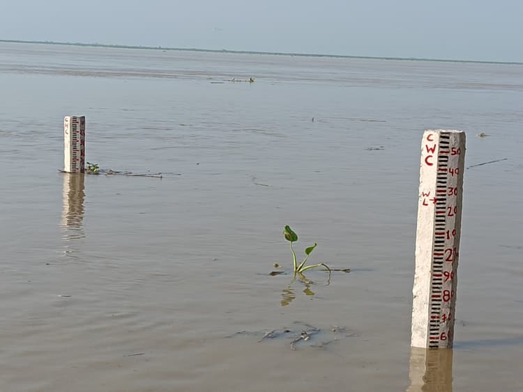 साहिबगंज में गंगा का जलस्तर खतरे के निशान से पार