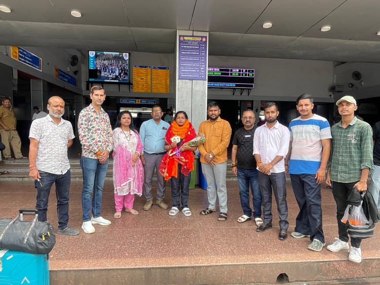 strength lifter sneha kumari warm welcomed:  स्वर्ण पदक विजेता स्नेहा का टाटानगर में स्वागत